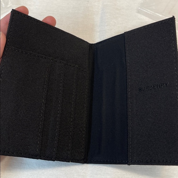 NEW! Burberry Passport Holder Card Holder - Picture 2 of 5